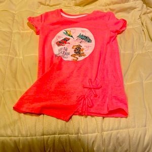 Pink shirt with frogs on the front